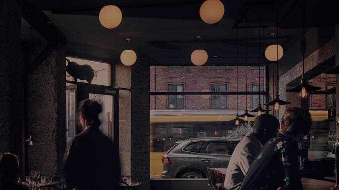 Folk i ett café